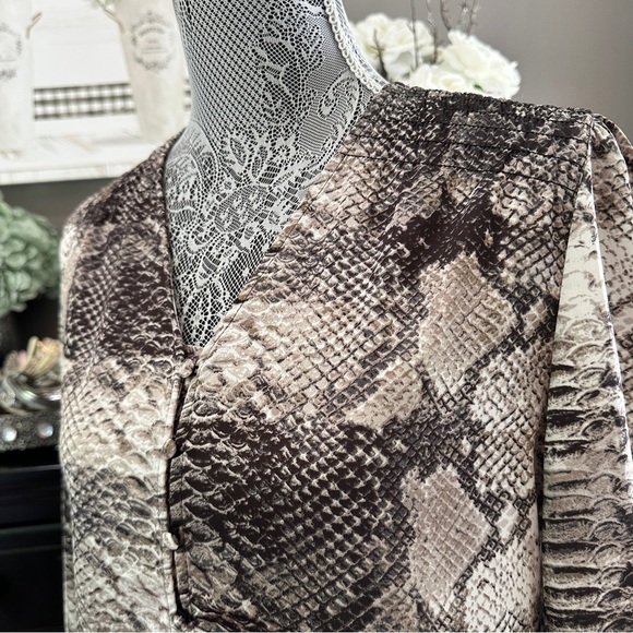 Philosophy Snakeskin Print Button Front Blouse - Size S - Picture 12 of 16